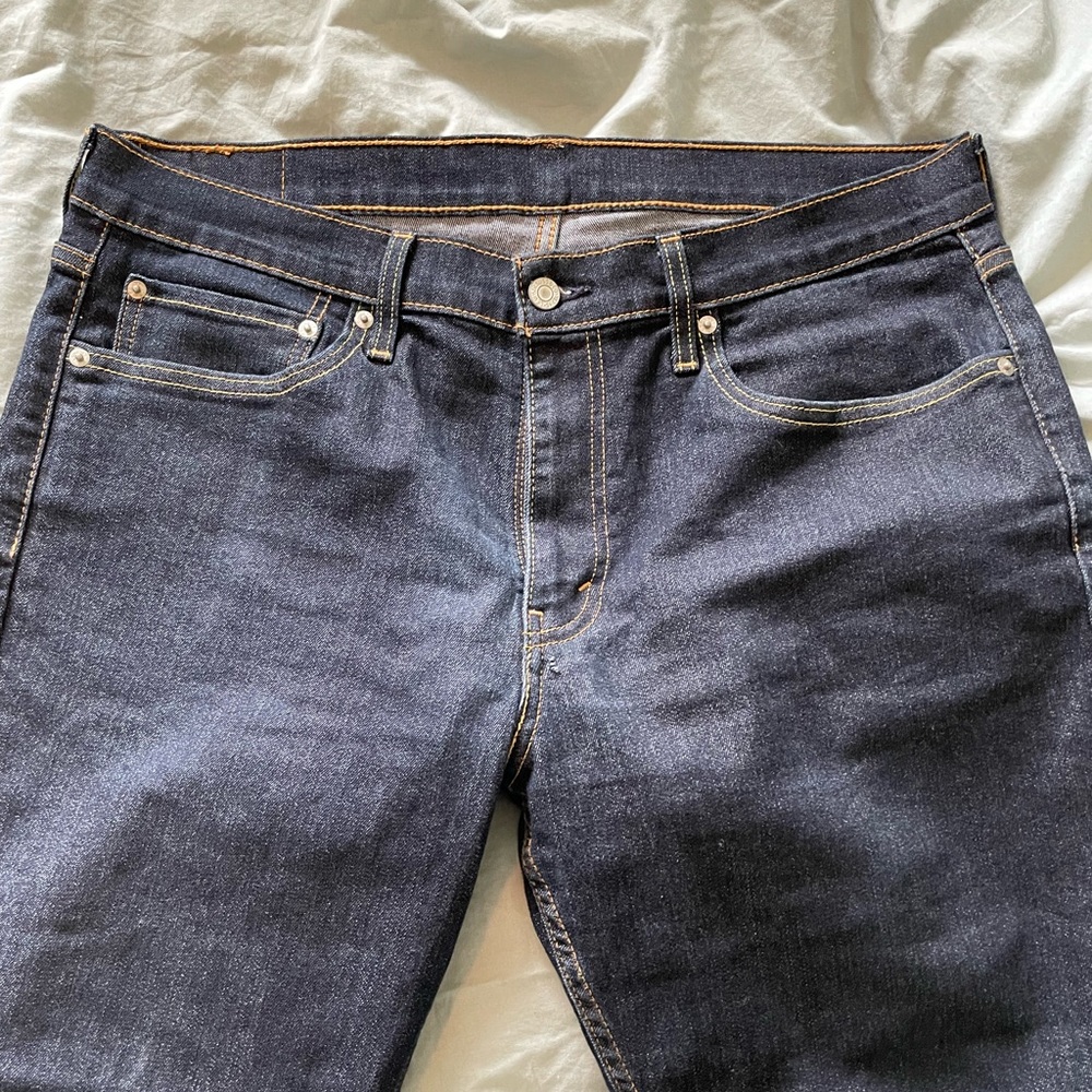 36x30 Levi’s dark blue jeans. - Picture 3 of 4